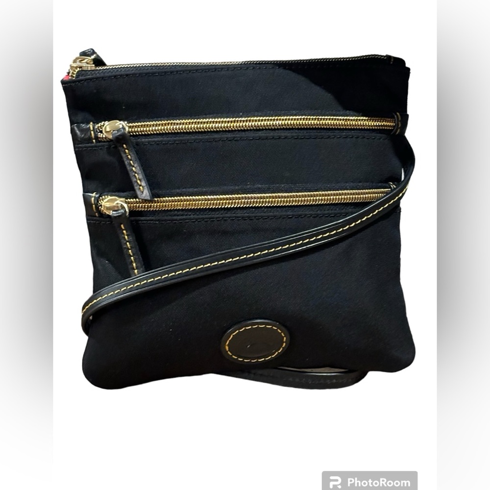 SOLD❌SOLD❌SOLD❌DOONEY & BOURKE TRIPLE ZIP NYLON CROSSBODY